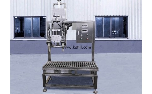 1-5L半自動(dòng)灌裝機(jī)